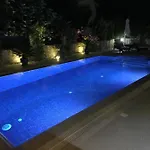 Casa Santos Kyrenia קיירניה
