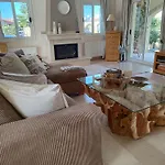 Casa Santos Kyrenia קיירניה