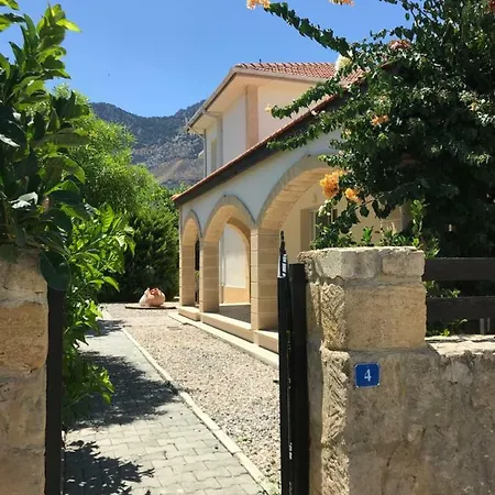 Casa Santos Kyrenia فيلة *