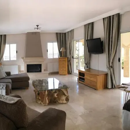 Casa Santos Kyrenia Вилла Кирения