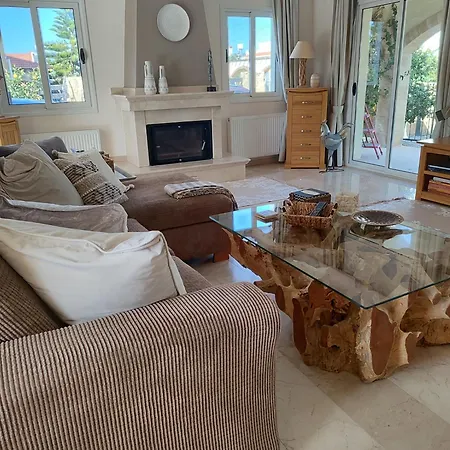 Casa Santos Kyrenia Кирения