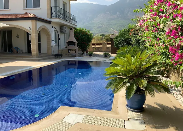 Casa Santos Kyrenia ヴィラ *