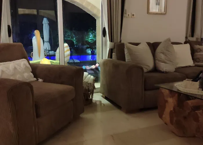 Casa Santos Kyrenia ヴィラ